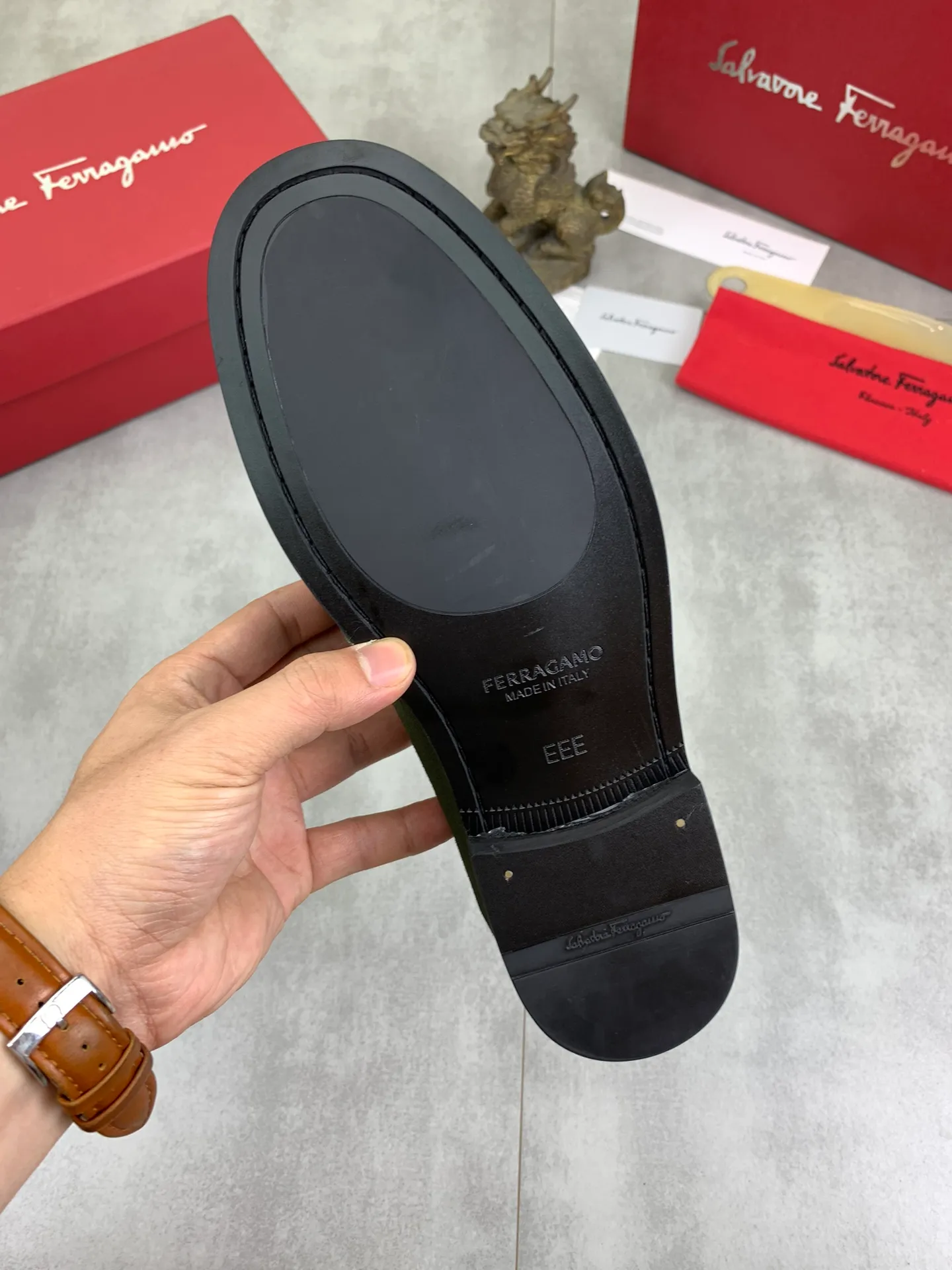Men's Men's Shoes 💰P460💰[New Style] Water-dyed Niuli 🆘[Salvatore Ferragamo] Ferragamo's latest casual business leather shoes for men! Available at counters simultaneously! The fabric is made of specially imported original calfskin, the lining is made of imported water-dyed cowhide, and the original combination outsole is absolutely luxurious and leads the fashion trend. Matching code: 38-45; 5️⃣ colors available